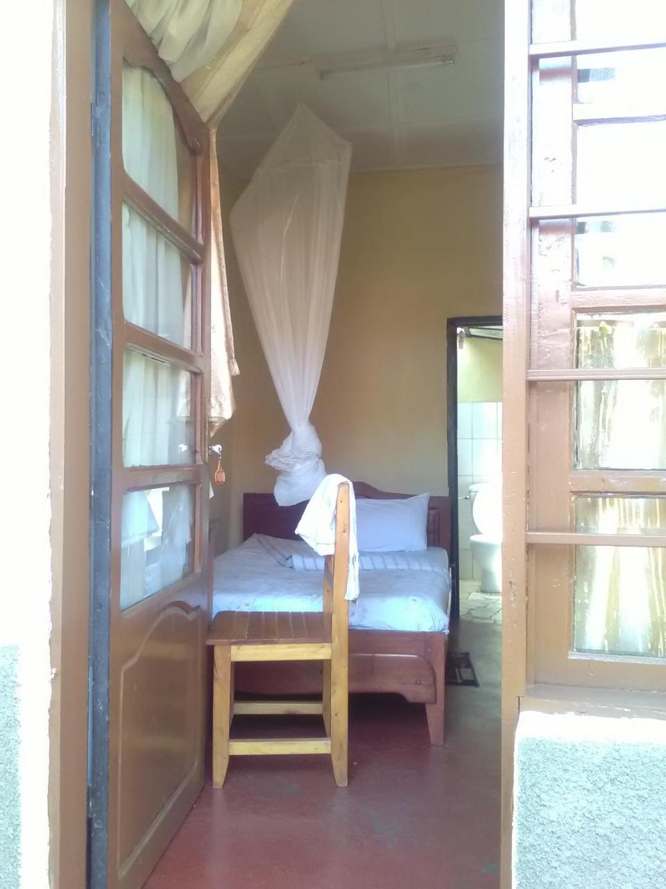 Gloria Motel Cyangugu Екстериор снимка