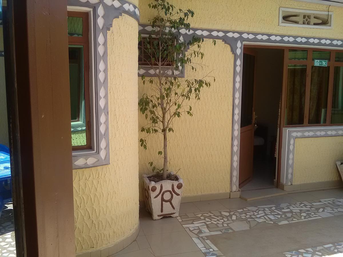 Gloria Motel Cyangugu Екстериор снимка