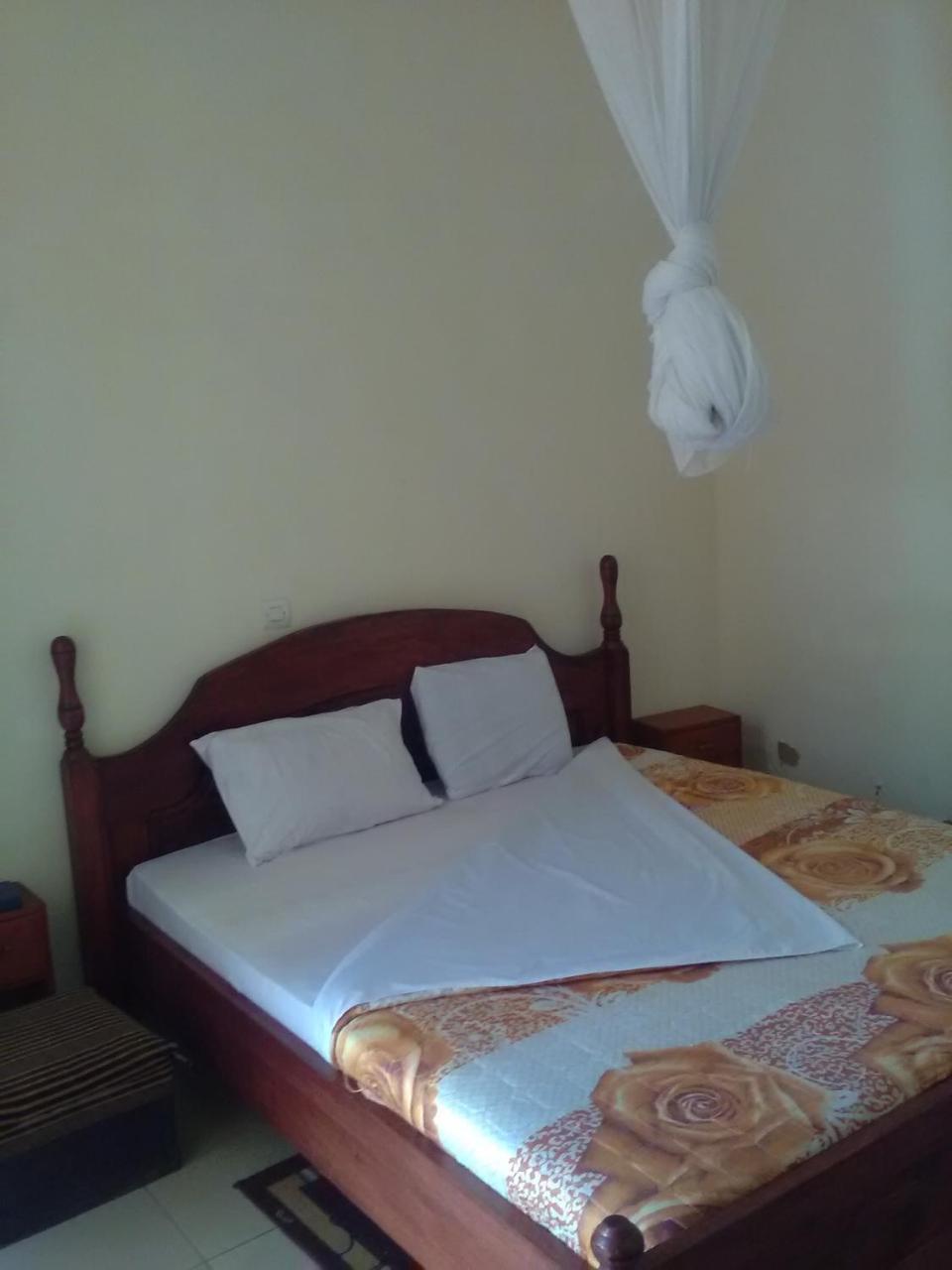Gloria Motel Cyangugu Екстериор снимка