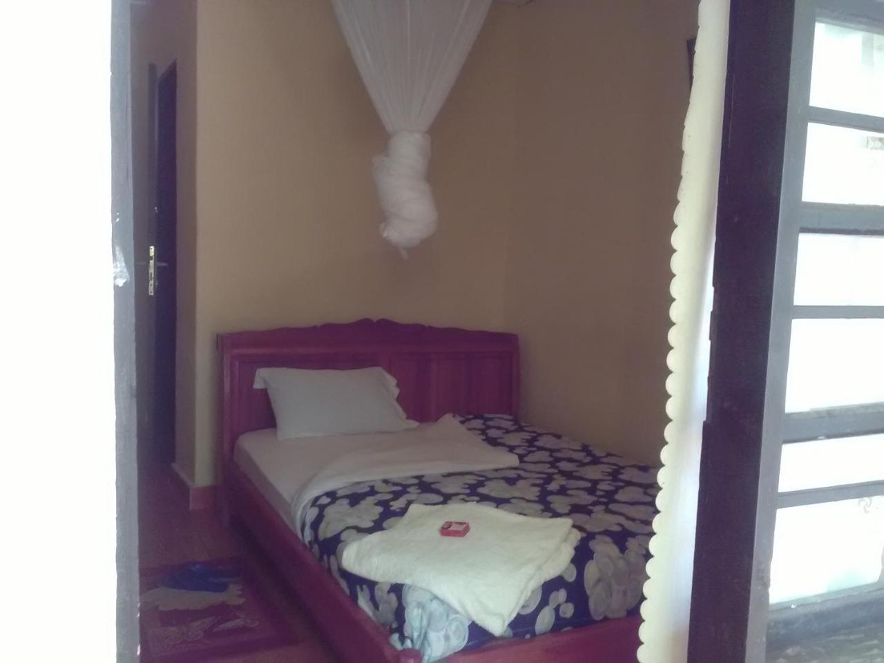 Gloria Motel Cyangugu Екстериор снимка