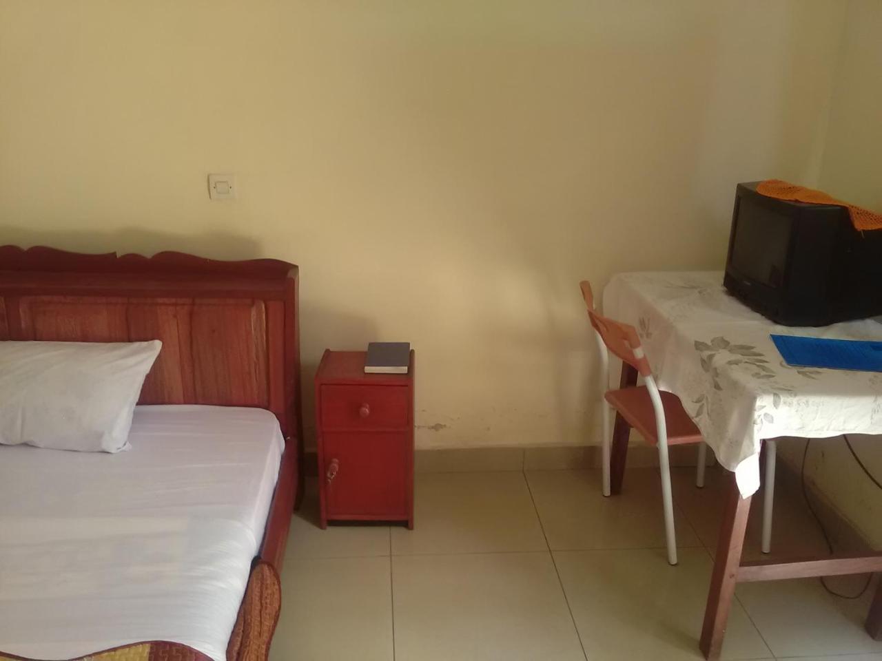 Gloria Motel Cyangugu Екстериор снимка